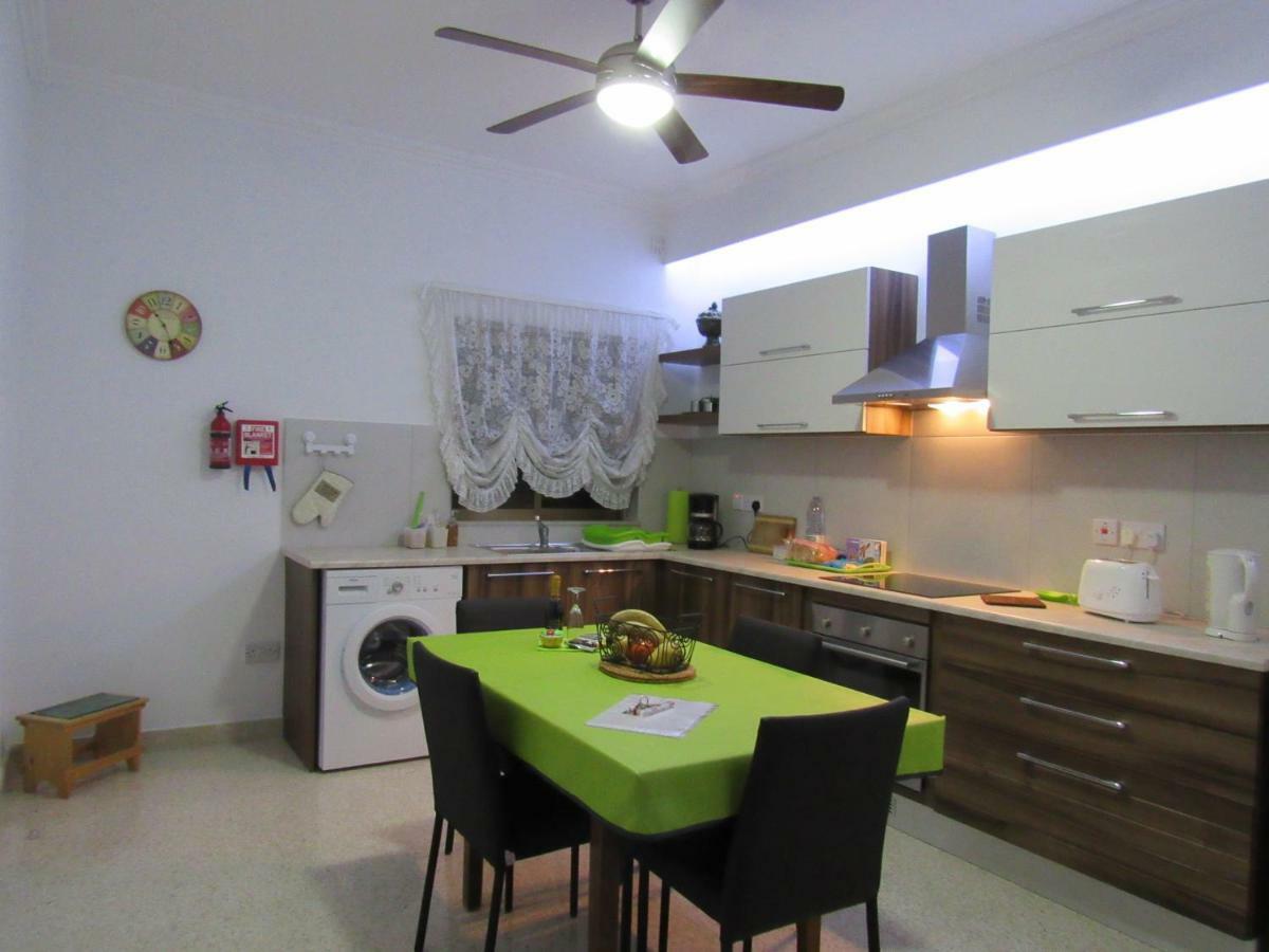 Central Studio Apartment Santa Vennera エクステリア 写真