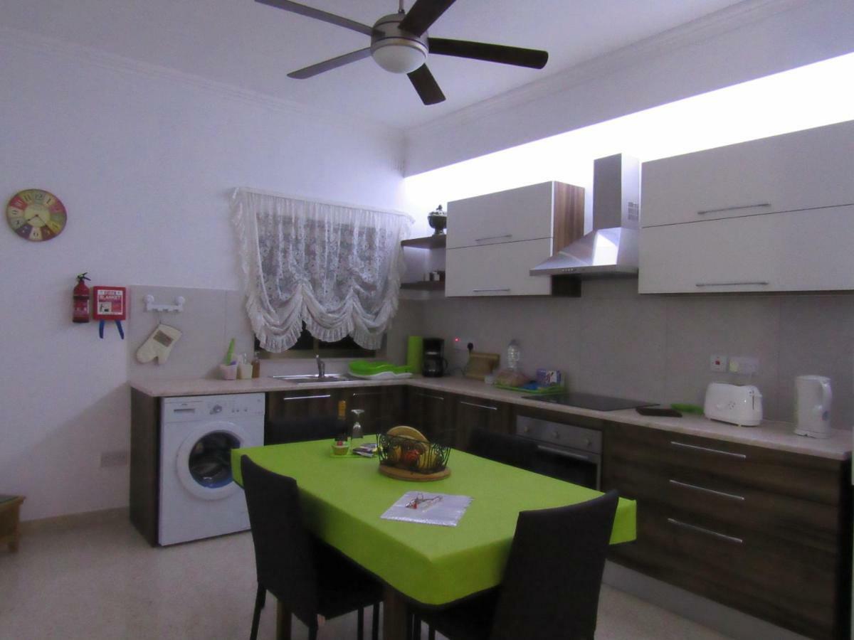 Central Studio Apartment Santa Vennera エクステリア 写真